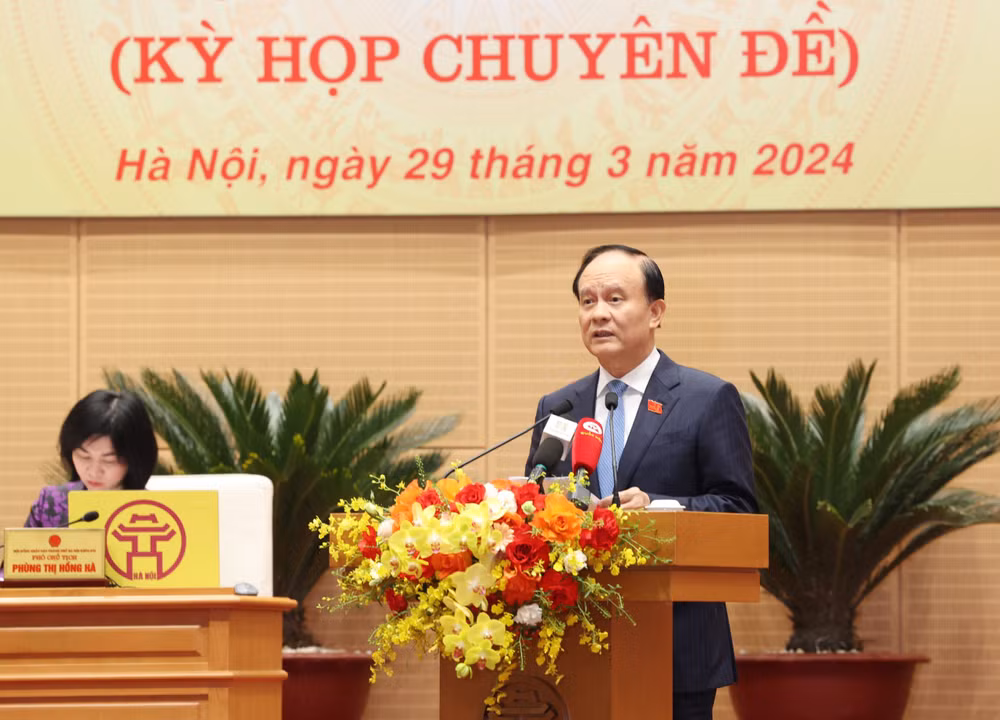 Chủ tịch Hội đồng nhân dân thành phố Hà Nội Nguyễn Ngọc Tuấn khai mạc kỳ họp thứ 15.