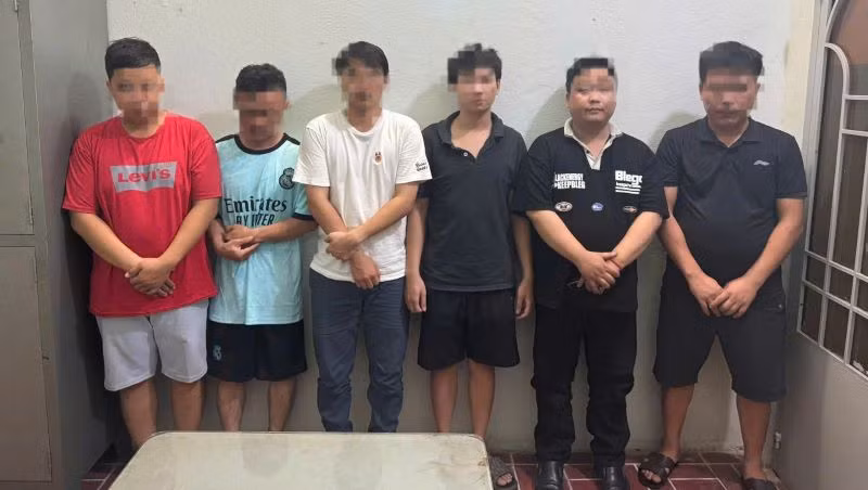Nhiều đối tượng bị tạm giữ về hành vi đánh bạc và tổ chức đánh bạc núp bóng Câu lạc bộ Poker. Nhiều đối tượng bị tạm giữ về hành vi đánh bạc và tổ chức đánh bạc núp bóng Câu lạc bộ Poker.