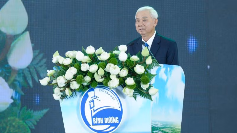 Tổng Giám đốc Tổng công ty Becamex IDC Phạm Ngọc Thuận phát biểu chia sẻ về 2 khu công nghiệp được động thổ. Tổng Giám đốc Tổng công ty Becamex IDC Phạm Ngọc Thuận phát biểu chia sẻ về 2 khu công nghiệp được động thổ.