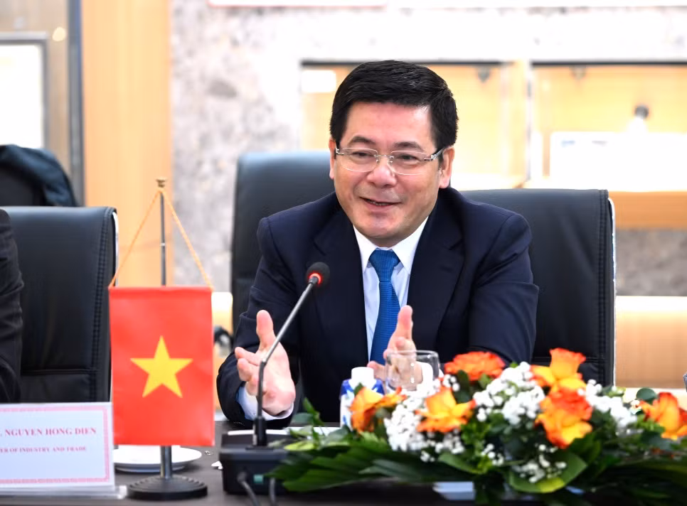 Bộ trưởng Công thương Nguyễn Hồng Diên phát biểu tại buổi làm việc. Bộ trưởng Công thương Nguyễn Hồng Diên phát biểu tại buổi làm việc.