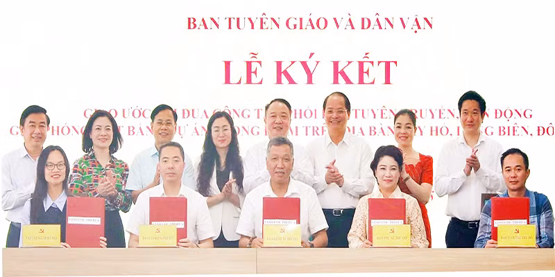 Các đơn vị, địa phương của Hà Nội ký kết đẩy mạnh công tác tuyên truyền, vận động thực hiện các dự án trọng điểm, trong đó có dự án xây dựng cầu Tứ Liên.