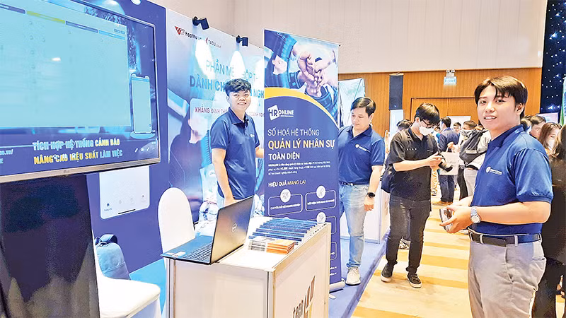 Các đơn vị trưng bày giải pháp chuyển đổi số tại Triển lãm và Hội nghị Tech4life 2024 do Hiệp hội Phần mềm và Dịch vụ Công nghệ thông tin Việt Nam (VINASA) và Sở Thông tin và Truyền thông Thành phố Hồ Chí Minh tổ chức. 