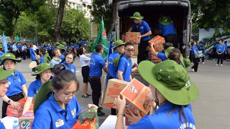 Sinh viên Việt Nam tham gia hoạt động tình nguyện (Ảnh: nhandan.vn) Sinh viên Việt Nam tham gia hoạt động tình nguyện (Ảnh: nhandan.vn)