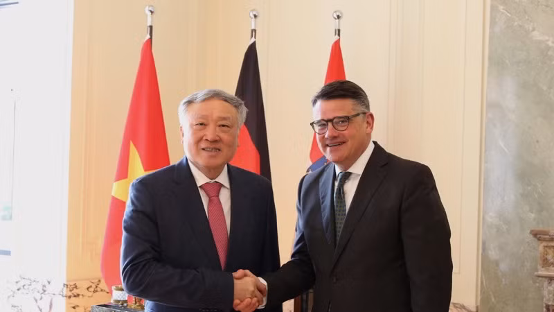 Phó Thủ tướng Thường trực Chính phủ Nguyễn Hòa Bình và ông Boris Rhein, Thủ hiến bang Hessen, Đức. (Ảnh: Bộ Ngoại giao) 
