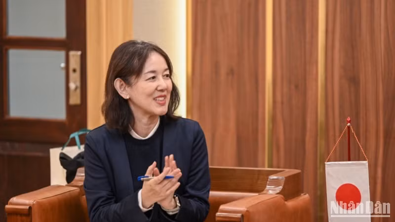 Bà Ogawa Megumi tại Trụ sở Báo Nhân Dân. Bà Ogawa Megumi tại Trụ sở Báo Nhân Dân.