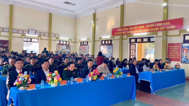 Các đại biểu tham dự chương trình. Các đại biểu tham dự chương trình.