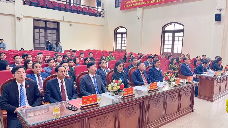 Việc thành lập thành phố Hoa Lư tạo dư địa, điều kiện để mở rộng không gian phát triển đô thị, nâng cao tỷ lệ đô thị hóa; góp phần tinh gọn bộ máy, tinh giảm biên chế, nâng cao hiệu quả đầu tư kinh tế-xã hội, hiệu quả, hiệu lực hoạt động của hệ thống chính trị. Việc thành lập thành phố Hoa Lư tạo dư địa, điều kiện để mở rộng không gian phát triển đô thị, nâng cao tỷ lệ đô thị hóa; góp phần tinh gọn bộ máy, tinh giảm biên chế, nâng cao hiệu quả đầu tư kinh tế-xã hội, hiệu quả, hiệu lực hoạt động của hệ thống chính trị.