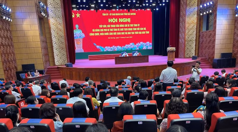 Hội nghị đối thoại với cán bộ, công chức, viên chức lĩnh vực giáo dục và đào tạo trên địa bàn tỉnh Hải Dương.