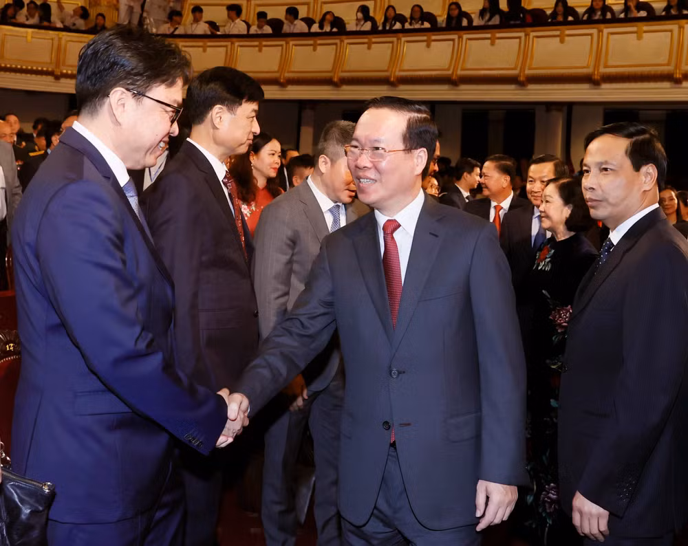 Chủ tịch nước Võ Văn Thưởng với các đại biểu tham dự Lễ kỷ niệm. Ảnh: Thống Nhất/TTXVN