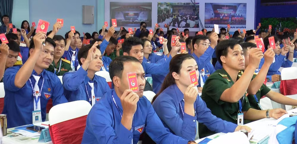 Biểu quyết thông qua 12 chỉ tiêu hành động của Ban Chấp hành Tỉnh đoàn Đắk Nông nhiệm kỳ 2022-2027.