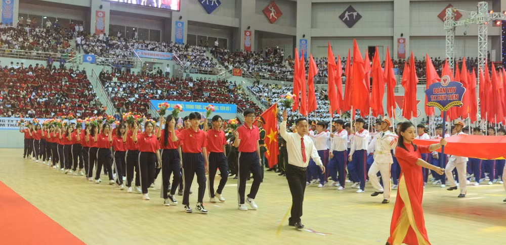 Các đoàn biểu diễn lực lượng tại buổi khai mạc Đại hội TDTT tỉnh Hà Nam.
