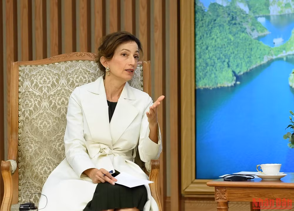 Tổng Giám đốc Audrey Azoulay đánh giá cao và cam kết sẽ hết sức nỗ lực ủng hộ các đề xuất của Thủ tướng nhằm tăng cường quan hệ hợp tác giữa tổ chức UNESCO và Việt Nam cũng như đồng hành cùng Việt Nam trong việc hỗ trợ kỹ thuật và tài chính cho các lĩnh vực hoạt động theo tôn chỉ, mục đích của UNESCO. Tổng Giám đốc Audrey Azoulay đánh giá cao và cam kết sẽ hết sức nỗ lực ủng hộ các đề xuất của Thủ tướng nhằm tăng cường quan hệ hợp tác giữa tổ chức UNESCO và Việt Nam cũng như đồng hành cùng Việt Nam trong việc hỗ trợ kỹ thuật và tài chính cho các lĩnh vực hoạt động theo tôn chỉ, mục đích của UNESCO.