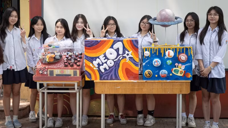 Học sinh Trường trung học phổ thông Việt Đức phấn khởi tham gia các hoạt động ngoại khóa. (Ảnh SƠN TÙNG)