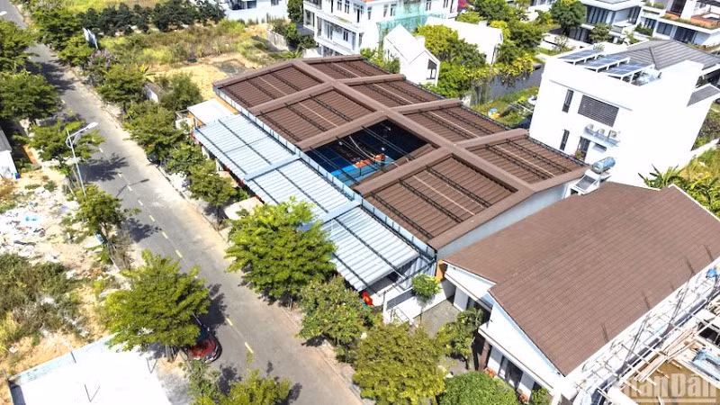 Sân thể thao pickleball trên đường Giáng Hương 3 tại Khu đô thị Euro Village 2 (phường Hòa Xuân, quận Cẩm Lệ, thành phố Đà Nẵng) nhìn từ trên cao. (Ảnh: ĐÌNH TĂNG)