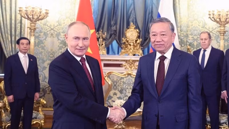 Tổng Bí thư Tô Lâm hội đàm hẹp với Tổng thống Nga Vladimir Putin. (Ảnh: TTXVN)