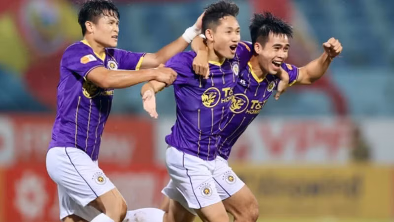 Hà Nội FC trở lại mạnh mẽ tại Giải bóng đá vô địch quốc gia LPBank V.League 1-2024/2025. (Ảnh: TTXVN)