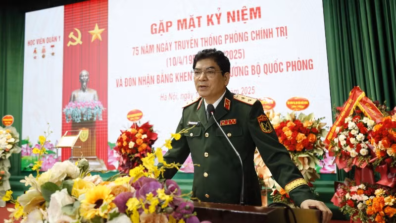 Trung tướng, Phó Giáo sư, Tiến sĩ Nghiêm Đức Thuận, Bí thư Đảng ủy, Chính ủy Học viện Quân y, đánh giá cao những đóng góp của các thế hệ cán bộ, nhân viên Phòng Chính trị. Trung tướng, Phó Giáo sư, Tiến sĩ Nghiêm Đức Thuận, Bí thư Đảng ủy, Chính ủy Học viện Quân y, đánh giá cao những đóng góp của các thế hệ cán bộ, nhân viên Phòng Chính trị.