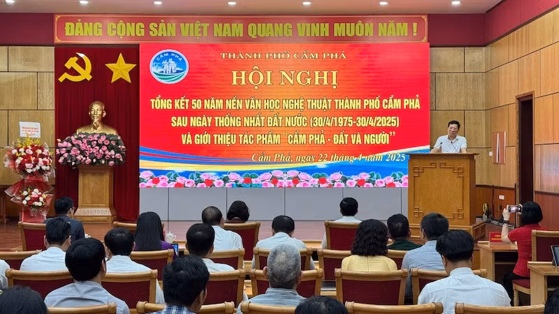 Giới thiệu cuốn sách "Cẩm Phả - Đất và người".