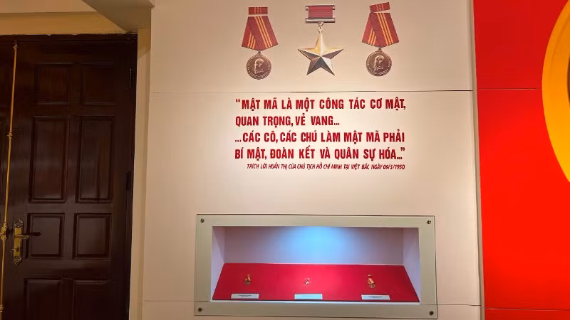 Lời dặn dò của Chủ tịch Hồ Chí Minh khi đến thăm lớp Mật mã Lê Hồng Phong tại rừng Bản Cọ, xã Yên Thông, huyện Định Hóa, tỉnh Thái Nguyên năm 1950.