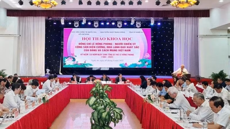 Hội thảo khoa học: “Đồng chí Lê Hồng Phong - Người chiến sĩ cộng sản kiên cường, nhà lãnh đạo xuất sắc của Đảng và cách mạng Việt Nam”. (Ảnh: Thành Châu)