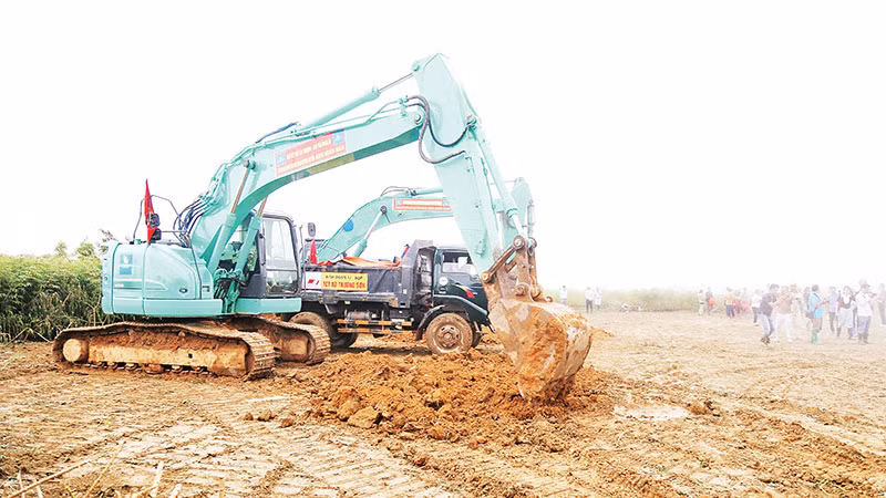 Khởi công xây dựng, tái thiết khu dân cư thôn Nậm Tông. Khởi công xây dựng, tái thiết khu dân cư thôn Nậm Tông.