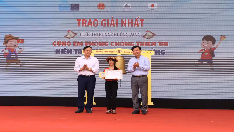 Em Ngô Thị Yến Như đạt giải nhất cuộc thi Rung chuông vàng. Em Ngô Thị Yến Như đạt giải nhất cuộc thi Rung chuông vàng.