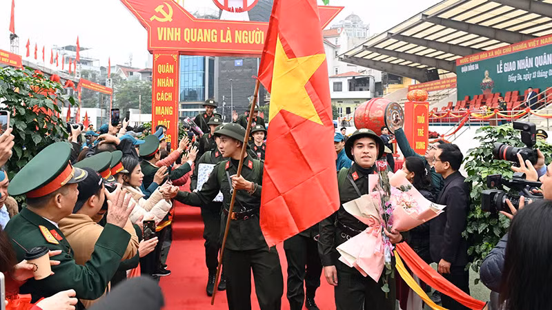 Các tân binh quận Đống Đa (Hà Nội) trong ngày nhập ngũ. (Ảnh THẾ ĐẠI)