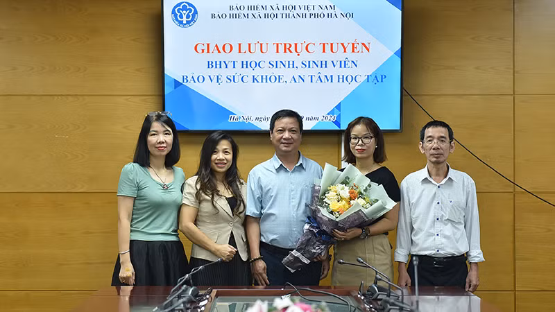 Các đại biểu dự giao lưu trực tuyến. (Ảnh: HSS)