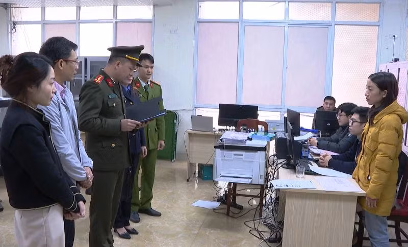 Cơ quan An ninh thi hành quyết định khởi tố bị can.