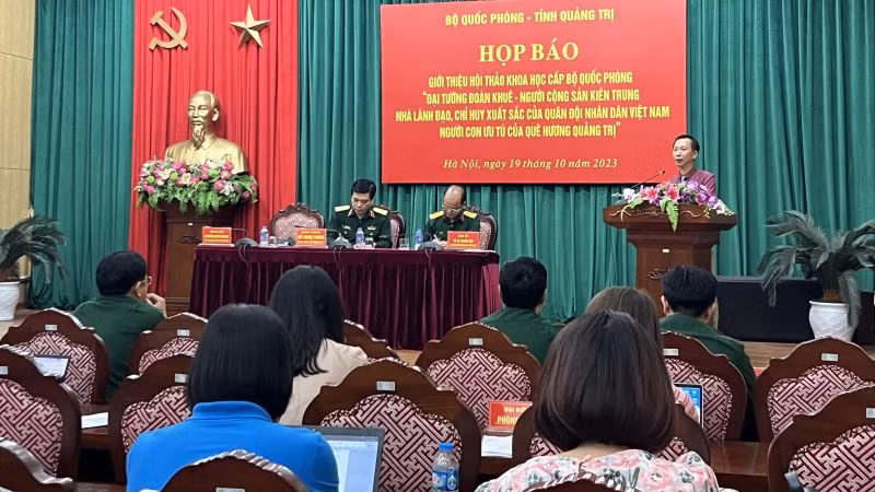 Quang cảnh buổi họp báo. 