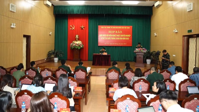 Toàn cảnh buổi họp báo.