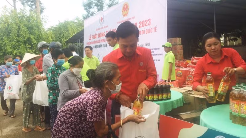 Hội Chữ thập đỏ tỉnh Hậu Giang tổ chức Chợ nhân đạo. Hội Chữ thập đỏ tỉnh Hậu Giang tổ chức Chợ nhân đạo.