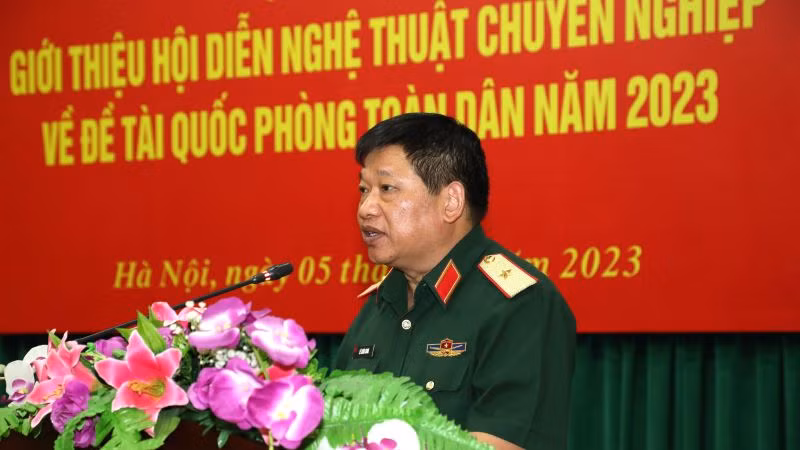 Thiếu tướng Lê Xuân Sang, Phó Cục trưởng Cục Tuyên huấn phát biểu tại cuộc họp báo. 