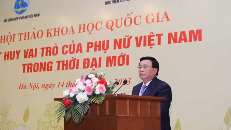 Giám đốc Học viện Chính trị quốc gia Hồ Chí Minh Nguyễn Xuân Thắng phát biểu đề dẫn hội thảo.