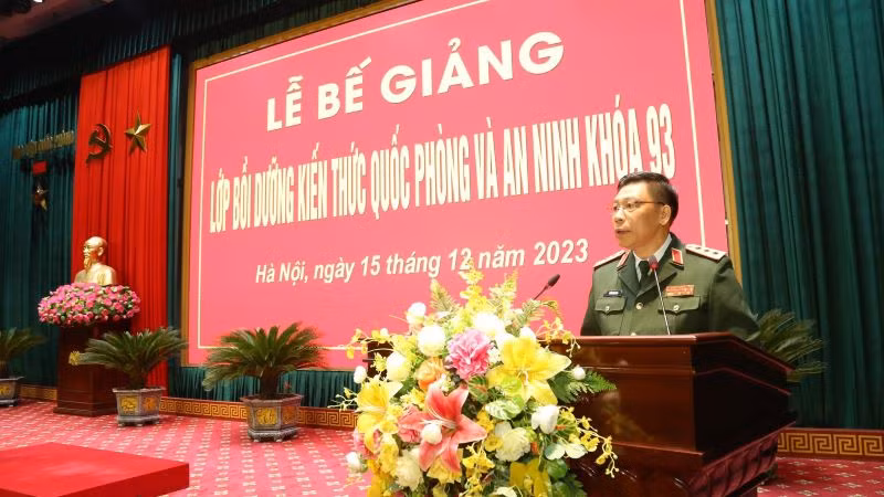 Giám đốc Học viện Quốc phòng Trần Việt Khoa phát biểu tại lễ bế giảng.
