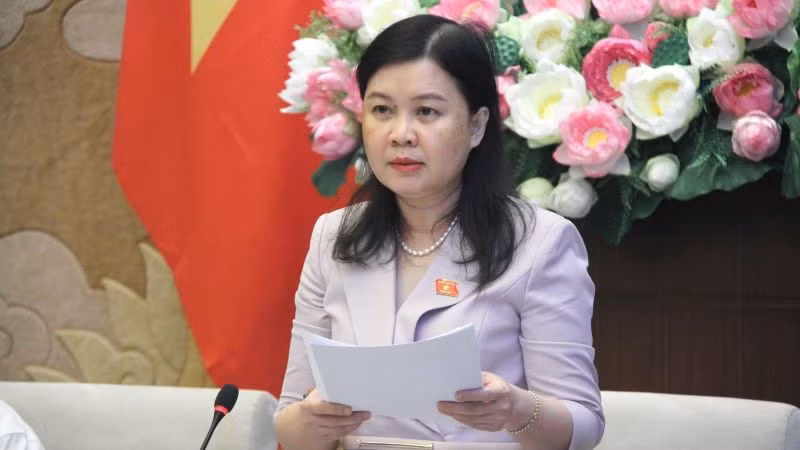 Phó Chủ nhiệm Ủy ban Pháp luật Nguyễn Phương Thủy trình bày báo cáo. Phó Chủ nhiệm Ủy ban Pháp luật Nguyễn Phương Thủy trình bày báo cáo.