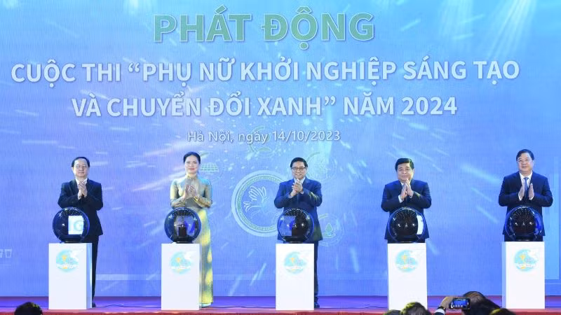 Thủ tướng Phạm Minh Chính và các đại biểu thực hiện nghi thức bấm nút phát động Cuộc thi. (Ảnh:Trần Hải) Thủ tướng Phạm Minh Chính và các đại biểu thực hiện nghi thức bấm nút phát động Cuộc thi. (Ảnh:Trần Hải)