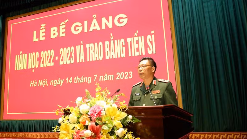 Giám đốc Học viện Quốc phòng Trần Việt Khoa phát biểu tại buổi lễ. Giám đốc Học viện Quốc phòng Trần Việt Khoa phát biểu tại buổi lễ.