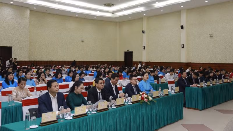 Các đại biểu tham dự hội thảo.
