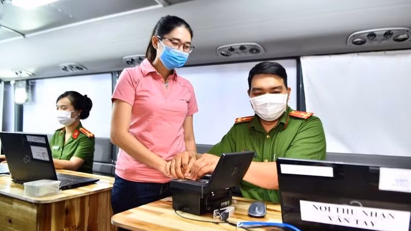 Hoạt động cấp căn cước công dân tại Thành phố Hồ Chí Minh. (Ảnh: nhandan.vn)