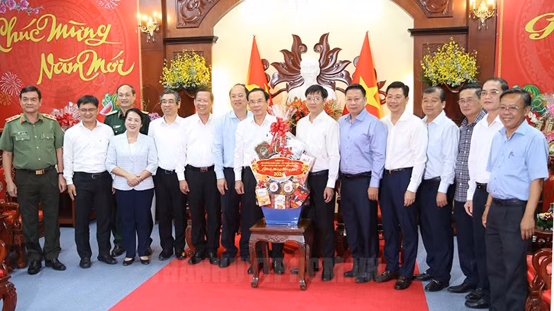 Bí thư Thành ủy Thành phố Hồ Chí Minh Nguyễn Văn Nên cùng các đại biểu đến thăm, chúc Tết Tỉnh ủy tỉnh Tây Ninh. Ảnh; https://www.hcmcpv.org.vn.