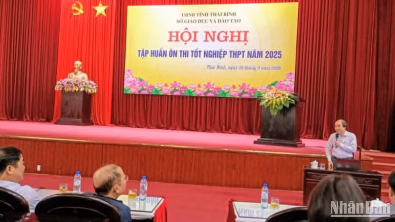 Việc tập huấn cho tất cả giáo viên môn Toán, Ngữ văn khối Trung học phổ thông trước Kỳ thi Tốt nghiệp Trung học phổ thông thể hiện sự quan tâm, mong muốn kết quả thi sẽ được nâng lên.