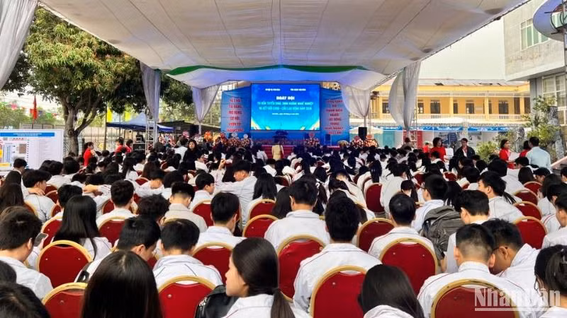 Có 1.000 học sinh các Trường trung học phổ thông trên địa bàn tỉnh Thái Bình được tư vấn, hướng nghiệp tại sự kiện.