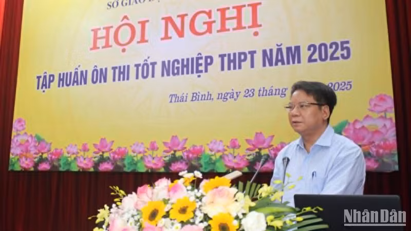 Ông Nguyễn Ngọc Hà, Giám đốc Sở Giáo dục và Đào tạo tỉnh Thái Bình yêu cầu những giáo viên được triệu tập cần tập trung tiếp thu, lĩnh hội đầy đủ những kỹ năng, phương pháp ôn thi của giảng viên, chuyên gia giáo dục chia sẻ.