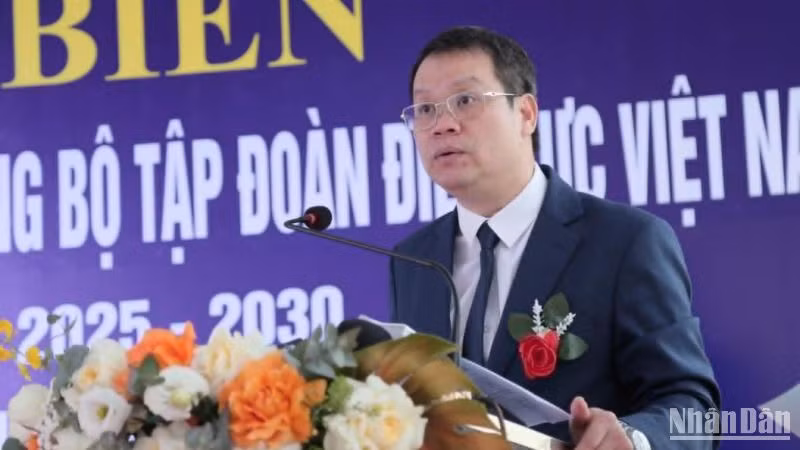 Chủ tịch Ủy ban nhân dân tỉnh Thái Bình Nguyễn Mạnh Hùng đánh giá cao sự nỗ lực vượt khó của các đơn vị thi công công trình có ý nghĩa quan trọng trong phát triển kinh tế-xã hội của địa phương.