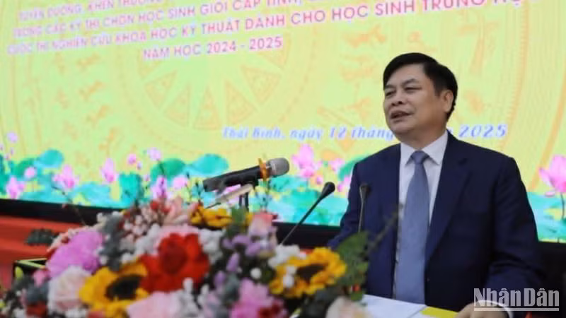 Phó Chủ tịch Ủy ban nhân dân tỉnh Thái Bình Phạm Văn Nghiêm yêu cầu trong thời gian tới, ngành giáo dục và đào tạo tiếp tục nâng cao chất lượng giáo dục toàn diện và giáo dục mũi nhọn.