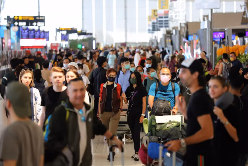 Du khách nước ngoài tại sân bay Suvarnabhumi của Thái Lan. (Ảnh: Bưu điện Bangkok)