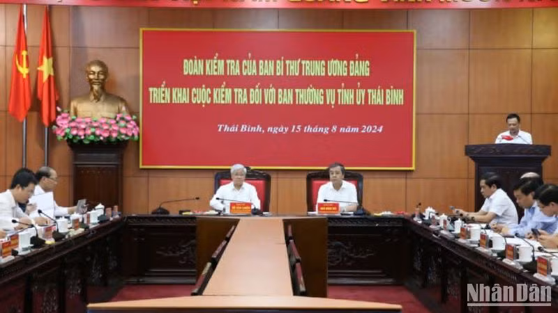 Quang cảnh buổi làm việc.