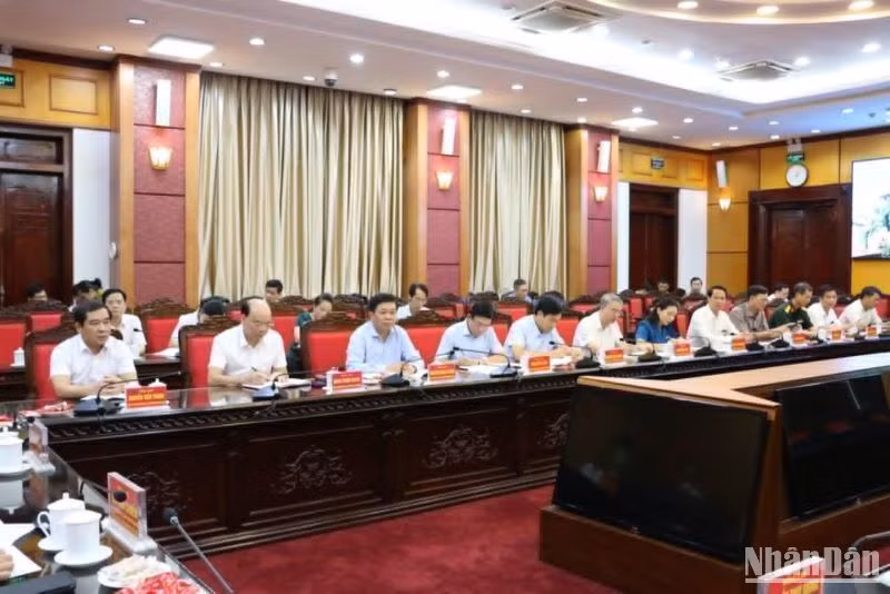 Các đại biểu tham dự buổi làm việc.