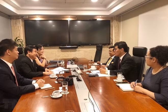 Đại sứ Bùi Văn Nghị và đoàn làm việc với Bộ Ngoại giao Peru.